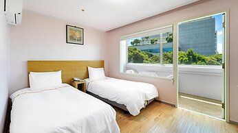 Jeju Honeycrown Hotel