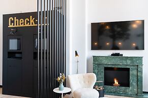 Black F Tower - Serviced Apartments