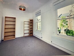 Impeccable 1-bed Apartment in London