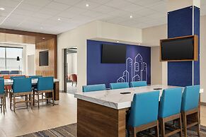 Holiday Inn Express Strathroy by IHG