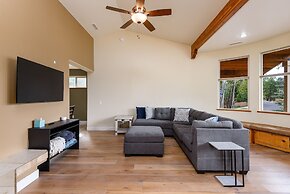 Ponderosa Retreat 4 Bedroom Home by Redawning