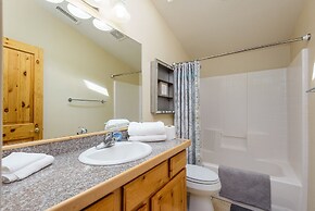 Ponderosa Retreat 4 Bedroom Home by Redawning