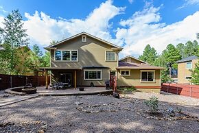 Ponderosa Retreat 4 Bedroom Home by Redawning