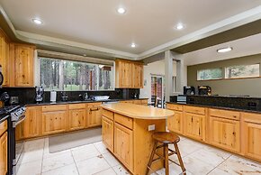 Ponderosa Retreat 4 Bedroom Home by Redawning