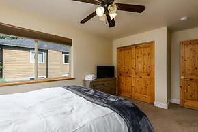 Ponderosa Retreat 4 Bedroom Home by Redawning