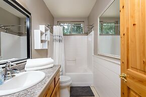 Ponderosa Retreat 4 Bedroom Home by Redawning