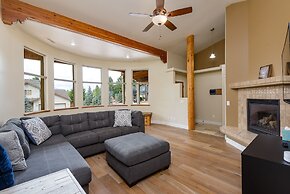 Ponderosa Retreat 4 Bedroom Home by Redawning