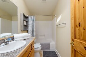 Ponderosa Retreat 4 Bedroom Home by Redawning