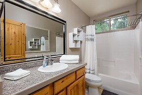 Ponderosa Retreat 4 Bedroom Home by Redawning
