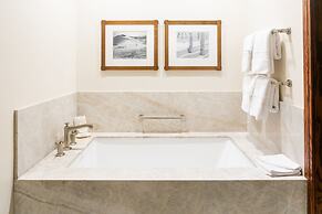 One Bedroom Townhouse with Hot Tub 1 Apartment Hotel by RedAwning