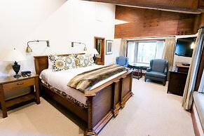 Luxury Four Bedroom Multi-level Townhouse 4 Townhouse by Redawning