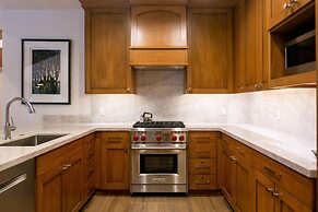 Luxury Four Bedroom Multi-level Townhouse 4 Townhouse by Redawning