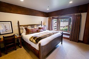 Luxury Four Bedroom Multi-level Townhouse 4 Townhouse by Redawning