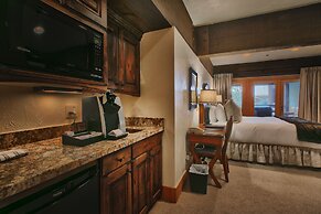 Luxury Three Bedroom Suite with Two Hot Tubs 3 Apartment Hotel by RedA