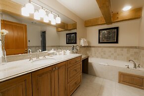 Two Bedroom Townhouse With Hot Tub 2 Townhouse by Redawning