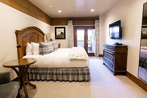 Luxury Four Bedroom Suite with Three Hot Tubs 4 Apartment Hotel by Red