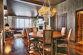 Premium Luxury Two Bedroom Suite with Mountain Views 2 Apartment Hotel