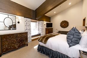 Luxury Four Bedroom Multi-level Townhouse With Hot Tub 4 Townhouse by 