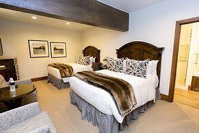 Luxury Four Bedroom Multi-level Townhouse With Hot Tub 4 Townhouse by 