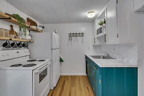 Firefly Cottage 2 Bedroom Cabin by RedAwning