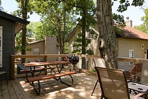 Firefly Cottage 2 Bedroom Cabin by RedAwning