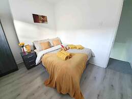 Lovely 3-bed Apartment in Coventry