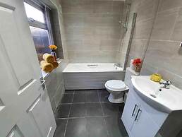 Lovely 3-bed Apartment in Coventry