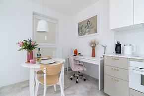 Exclusive Apartment Mogilska by Renters
