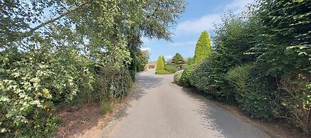 Private and Unique Cottage Close to Sheffield