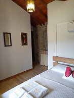 SARI KEÇİ TAŞ OTEL