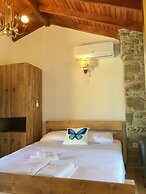 SARI KEÇİ TAŞ OTEL