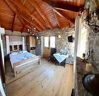 SARI KEÇİ TAŞ OTEL