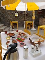 SARI KEÇİ TAŞ OTEL