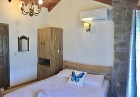 SARI KEÇİ TAŞ OTEL