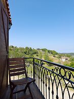 SARI KEÇİ TAŞ OTEL