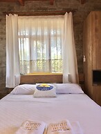 SARI KEÇİ TAŞ OTEL