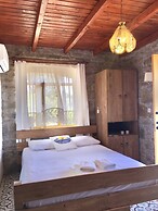 SARI KEÇİ TAŞ OTEL