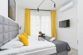 Miodowa Studio Cracow by Renters