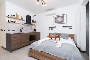 Studio Rakowicka 14 by Renters