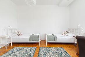 Family Apartment Slowackiego by Renters