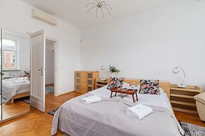 Family Apartment Slowackiego by Renters