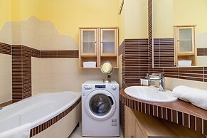 Family Apartment Slowackiego by Renters