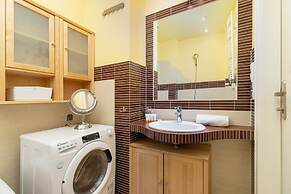 Family Apartment Slowackiego by Renters