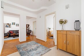 Family Apartment Slowackiego by Renters