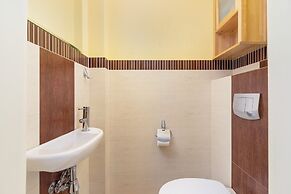 Family Apartment Slowackiego by Renters