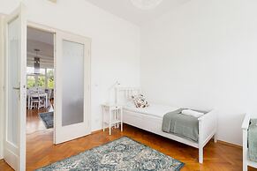 Family Apartment Slowackiego by Renters