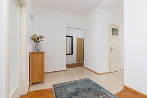 Family Apartment Slowackiego by Renters