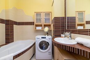 Family Apartment Slowackiego by Renters