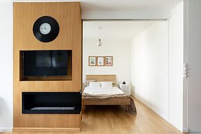 Deluxe Apartment Przedwiosnie by Renters