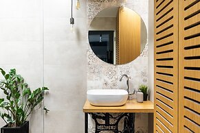 Deluxe Apartment Przedwiosnie by Renters